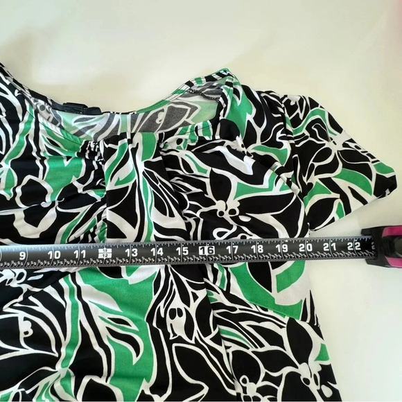 Style & Co || Women’s  Kelly Green and Black Floral Drapey Blouse 1X - Picture 9 of 10